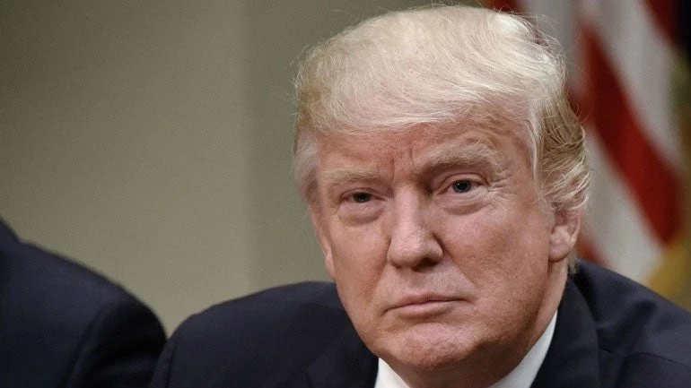 O Τραμπ διέλυσε την επιτροπή που είχε συστήσει για να ερευνηθεί η «νοθεία» εναντίον του στις εκλογές